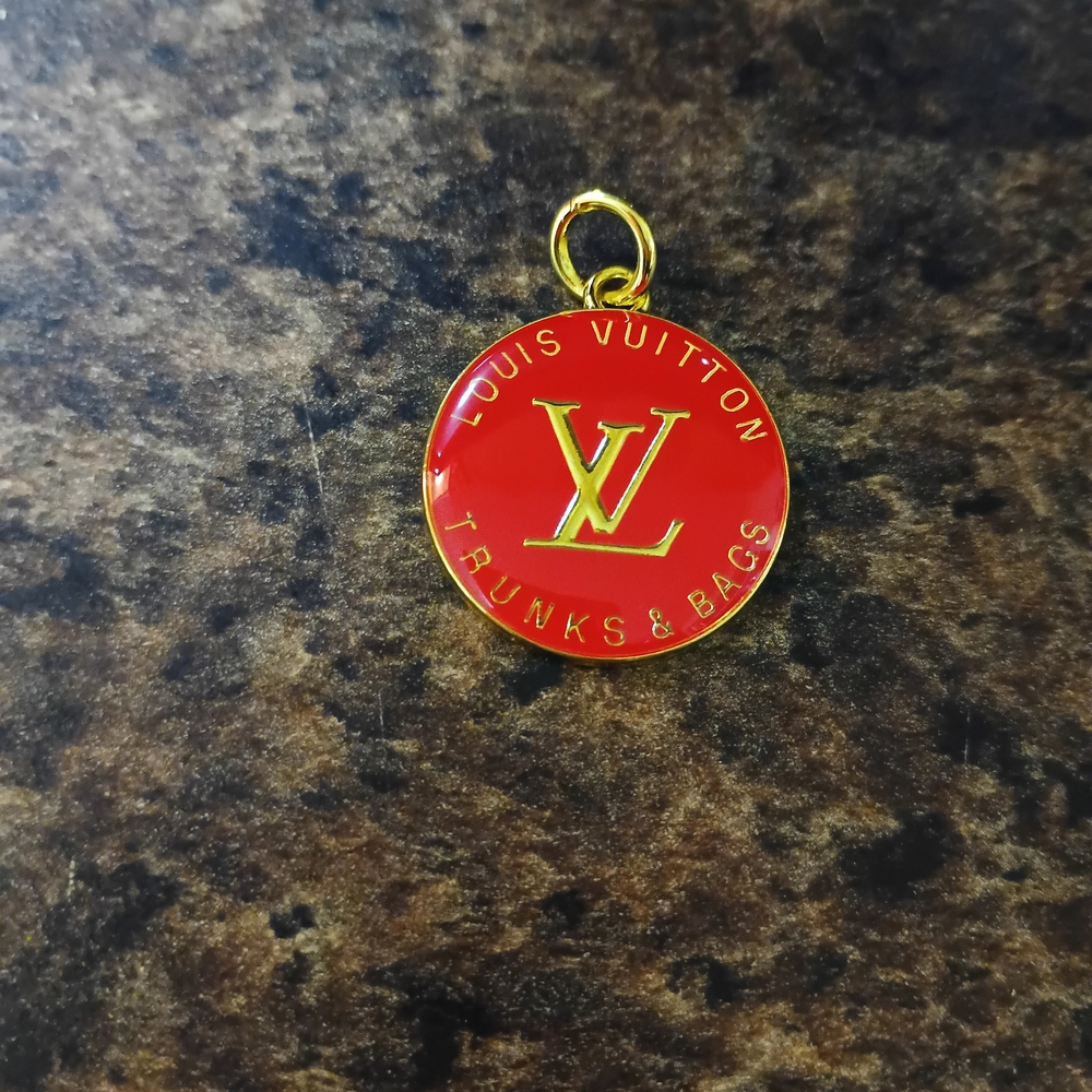 Louis Vuitton Zipper/ Charm - Picture 8 of 13